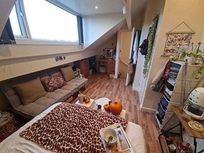 3 Bedroom Semi-detached House To Rent In Beechwood Row, Leeds, LS4