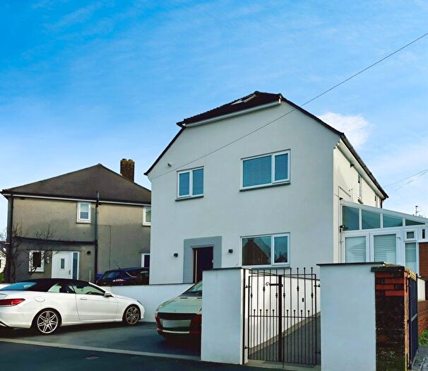 4 Bedroom Detached House For Sale In Langport Avenue, St. Mellons Rise, Cardiff, CF3