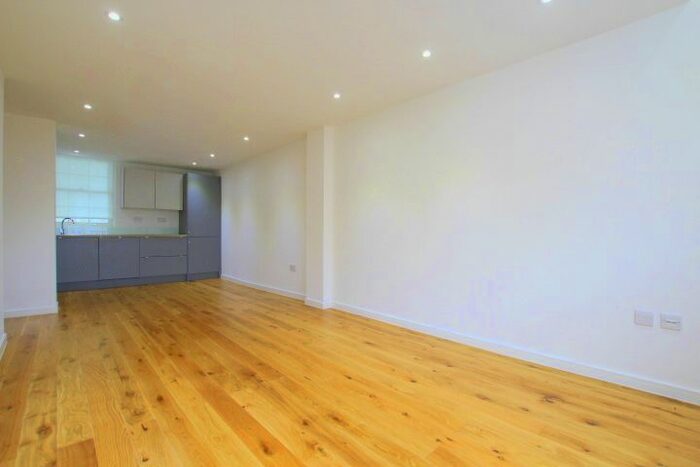 2 Bedroom Flat To Rent In St. John's Hill, London, SW11