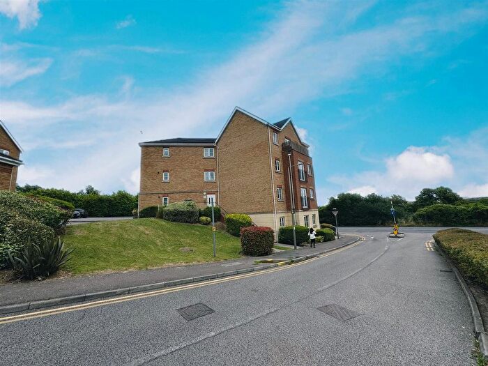 2 Bedroom Flat To Rent In Coniston Avenue, Purfleet, RM19