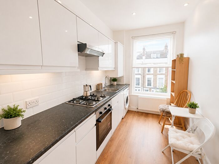 4 Bedroom Flat To Rent In Arthur Road, Finsbury Park, N7