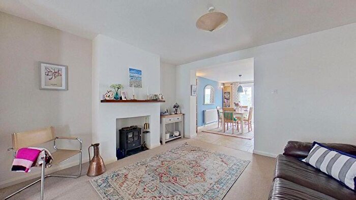 2 Bedroom Link Detached House For Sale In Walmer, CT14