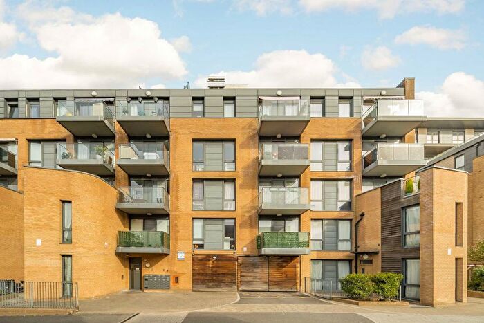 2 Bedroom Flat For Sale In Baltic Avenue, Brentford, TW8