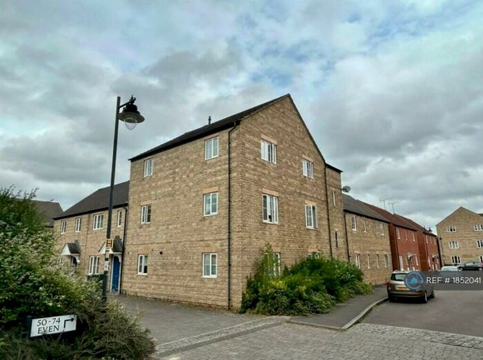 2 Bedroom Flat To Rent In Zander Road, Calne, SN11