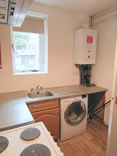 2 Bedroom Flat To Rent In Ashdown House, Charnwood Street, London, E5