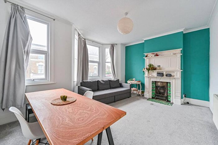 3 Bedroom Maisonette For Sale In Lee High Road, Blackheath, London, SE13