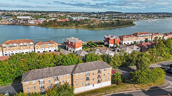 2 Bedroom Flat For Sale In Harriet Drive, Rochester, ME1