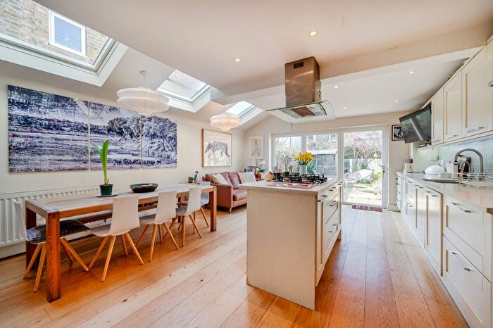 4 Bedroom Detached House For Sale In Kenilworth Road, Queens Park, London, NW6