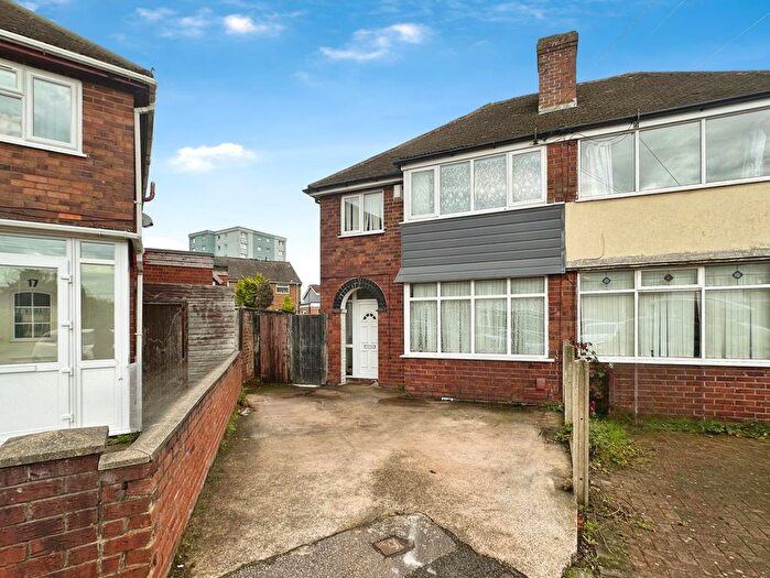 3 Bedroom Semi-Detached House For Sale In Lawfred Avenue, Wolverhampton, WV11