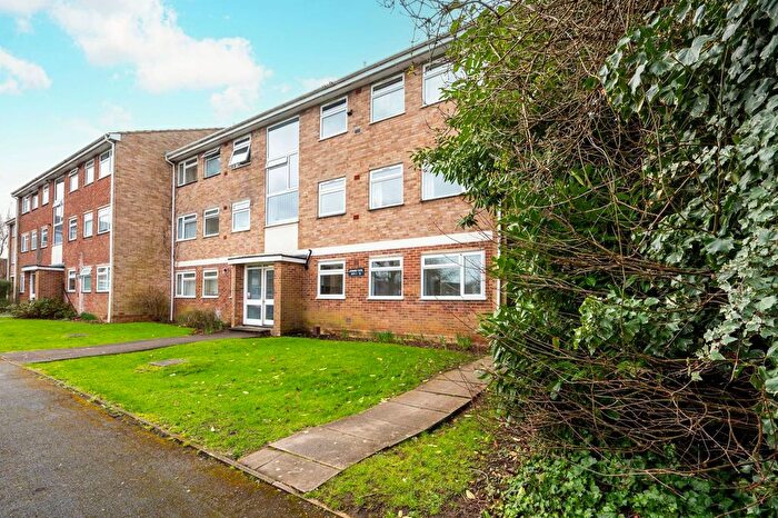 2 Bedroom Flat To Rent In Jordans Close, Guildford, GU1