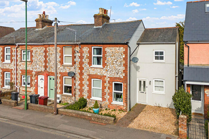 3 Bedroom Semi-Detached House For Sale In Kingsham Avenue, Chichester, PO19