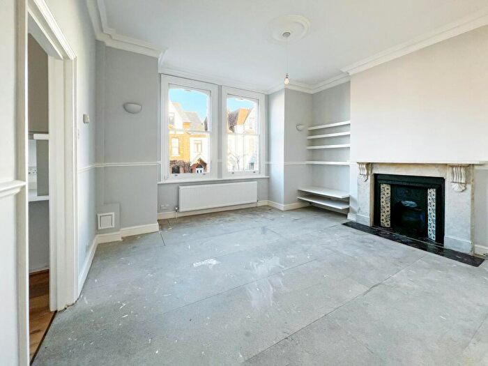 2 Bedroom Apartment To Rent In Weech Road, West Hampstead, NW6