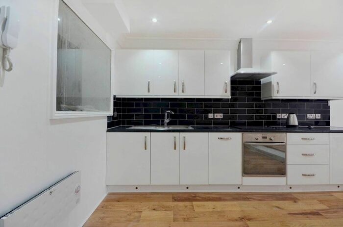 1 Bedroom Flat To Rent In Quarry Street, Guildford, GU1