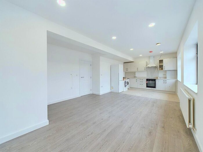 2 Bedroom Flat To Rent In Kenton Road, Harrow, HA3