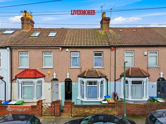 3 Bedroom Terraced House For Sale In Plantation Road, Erith, DA8