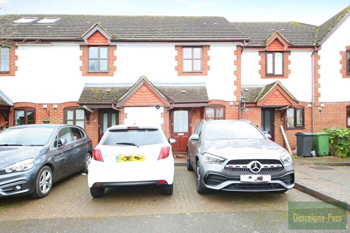 2 Bedroom House To Rent In Lenelby Road - Tolworth, KT6