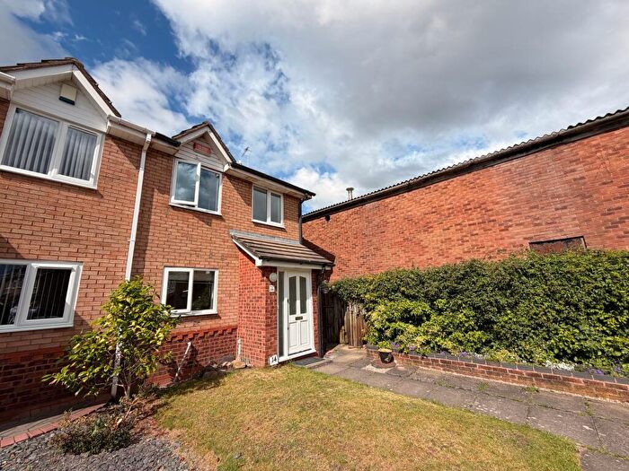 3 Bedroom Semi Detached House To Rent In Wiremill Close, Birmingham, B44