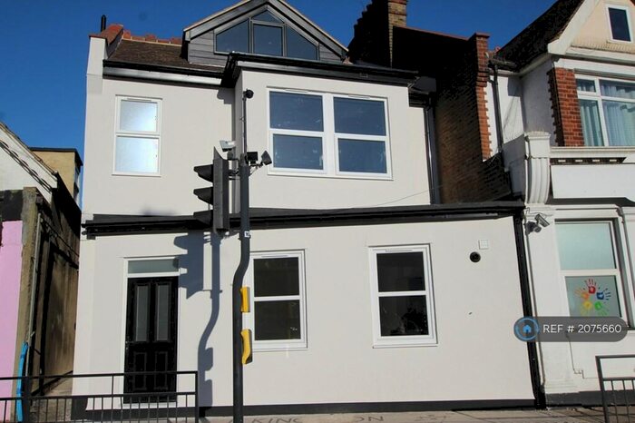 1 Bedroom Flat To Rent In London Road, Westcliff-On-Sea, SS0