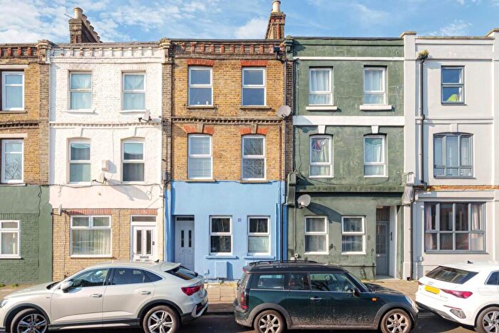 2 Bedroom Flat For Sale In Wastdale Road, Forest Hill, London, SE23
