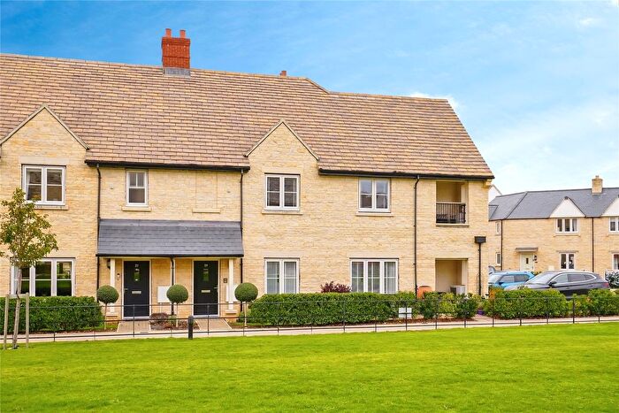 2 Bedroom Flat For Sale In Forest Grove, Burford, Oxfordshire, OX18