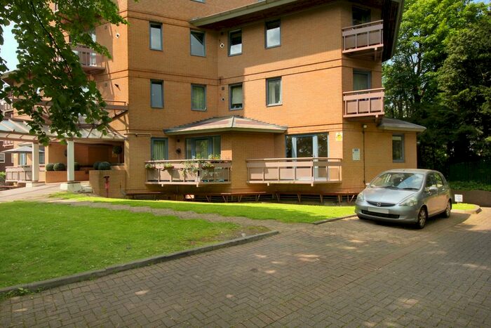 2 Bedroom Flat To Rent In Hillcrest Road, London, W5