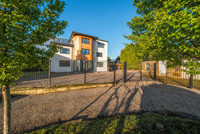 6 Bedroom Detached House For Sale In Grange Close, Horsforth, Leeds, LS18
