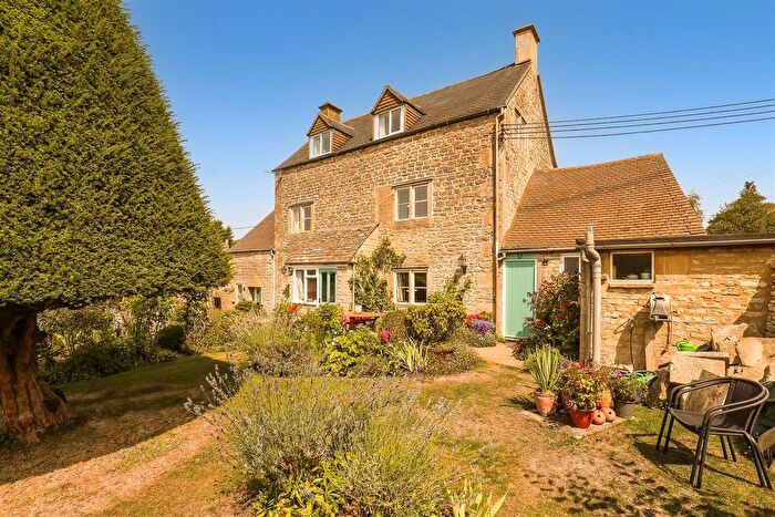4 Bedroom Detached House For Sale In Burcombe, Chalford Hill, Stroud, GL6