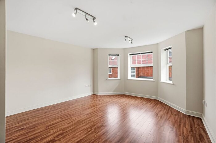 1 Bedroom Flat For Sale In Rosebery Road, Cheam, SM1