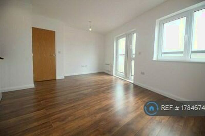 1 Bedroom Flat To Rent In Lyons Way, Slough, SL2