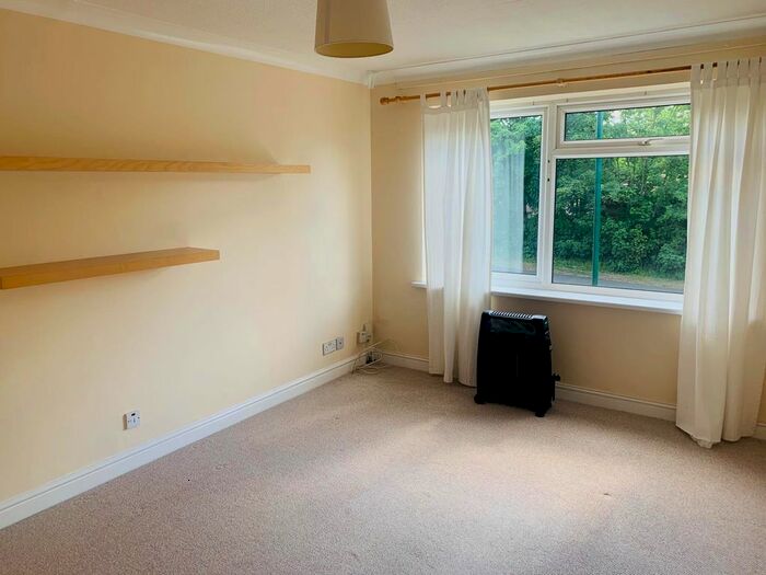 2 Bedroom Flat To Rent In Ulverley Crescent, Solihull, B92