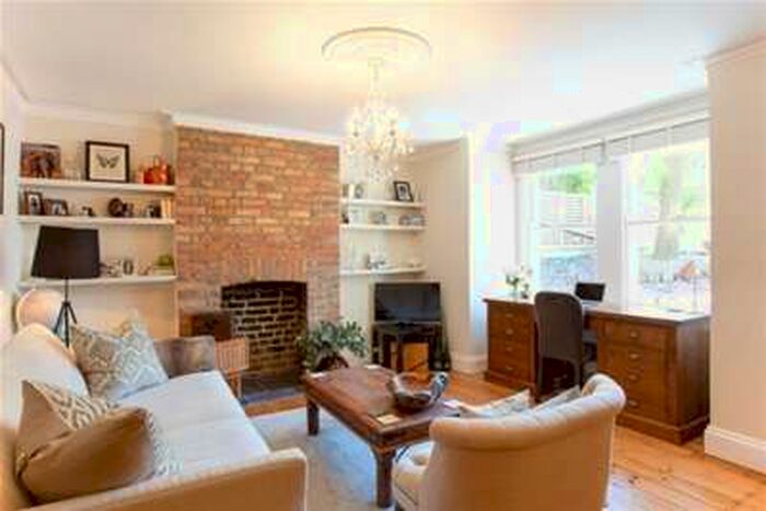 1 Bedroom Flat To Rent In Queens Road, Twickenham, TW1