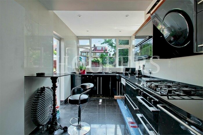 6 Bedroom Semi-Detached House To Rent In Cairnfield Avenue, London, NW2