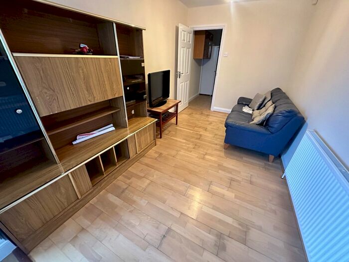 1 Bedroom Studio To Rent In Kingsbridge Road, Southall, UB2