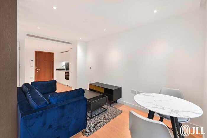 Apartment To Rent In Landmark Pinnacle, Marsh Wall, E14