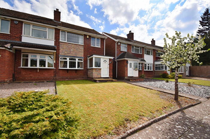 3 Bedroom Semi-Detached House For Sale In Brierley Hill Road, Stourbridge, DY8