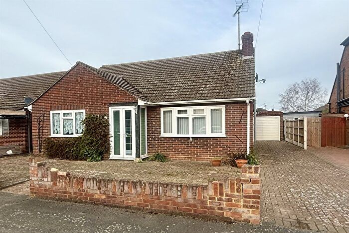 3 Bedroom Detached Bungalow For Sale In Salcombe Road, Braintree, CM7