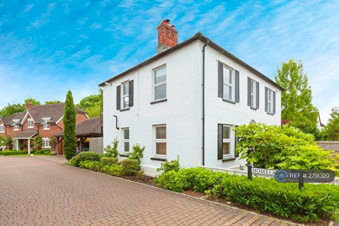 2 Bedroom Flat To Rent In North Street, Windsor, SL4