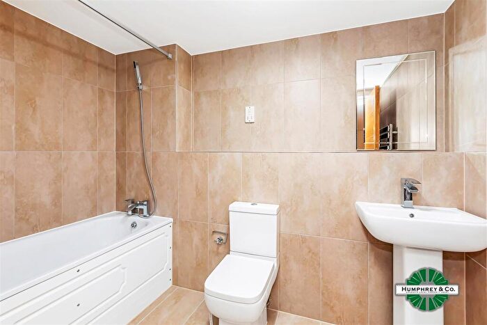 3 Bedroom Flat To Rent In Cameron Road, Ilford, IG3