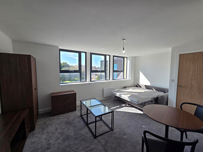 Studio To Rent In Park House, Bradford, Bradford, West Yorkshire, BD1