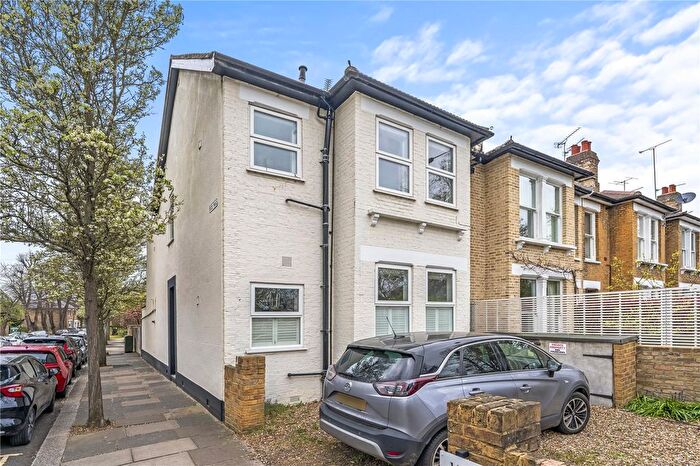 2 Bedroom Maisonette For Sale In Kingston Road, Teddington, TW11