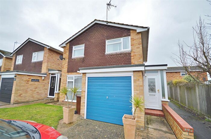 4 Bedroom Detached House For Sale In Pembroke Gardens, Holland-On-Sea, Essex, CO15