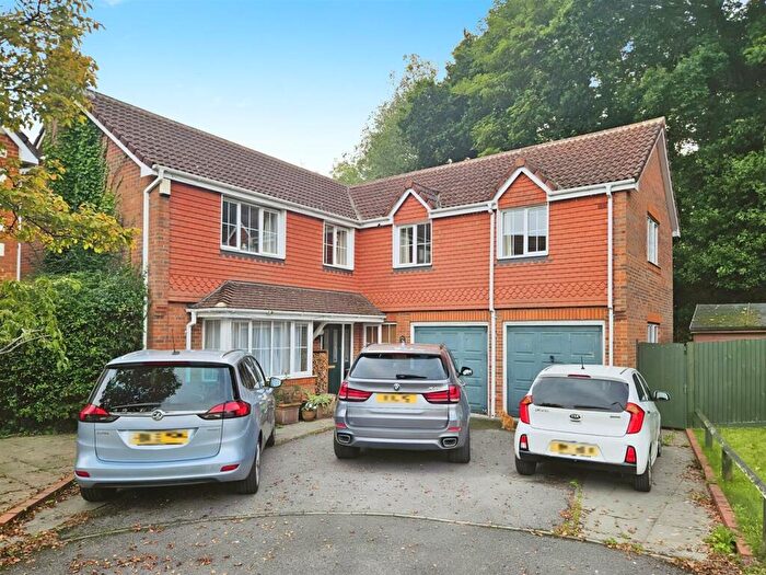 Detached House To Rent In Langley Drive, Aldershot, GU11