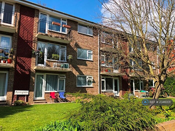 3 Bedroom Flat To Rent In Lovelace Road, Surbiton, KT6