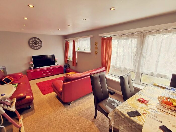 3 Bedroom Apartment To Rent In Ascupart Street, Southampton, SO14