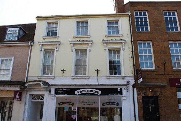 1 Bedroom Apartment To Rent In High Street, Daventry, Northamptonshire, NN11