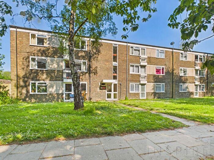 2 Bedroom Flat For Sale In Dedisham Close, Crawley, RH10
