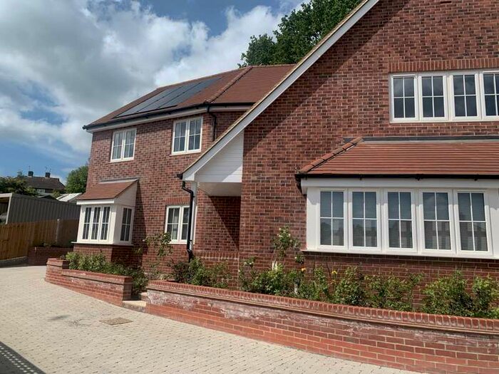 2 Bedroom Flat To Rent In Wyndham Court, Lamberts Lane, Midhurst, GU29