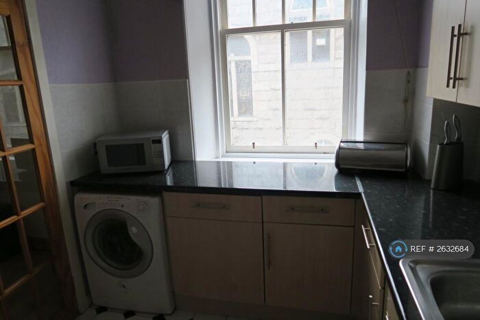 2 Bedroom Flat To Rent In Bon Accord Terrace, Aberdeen, AB11