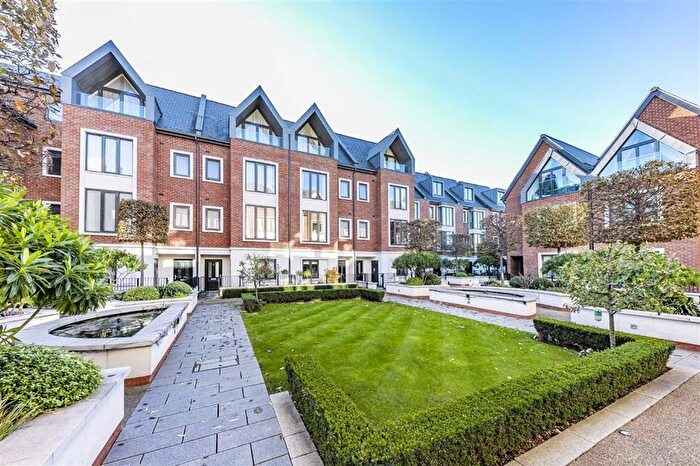 4 Bedroom Property For Sale In Noel Square, Teddington, TW11