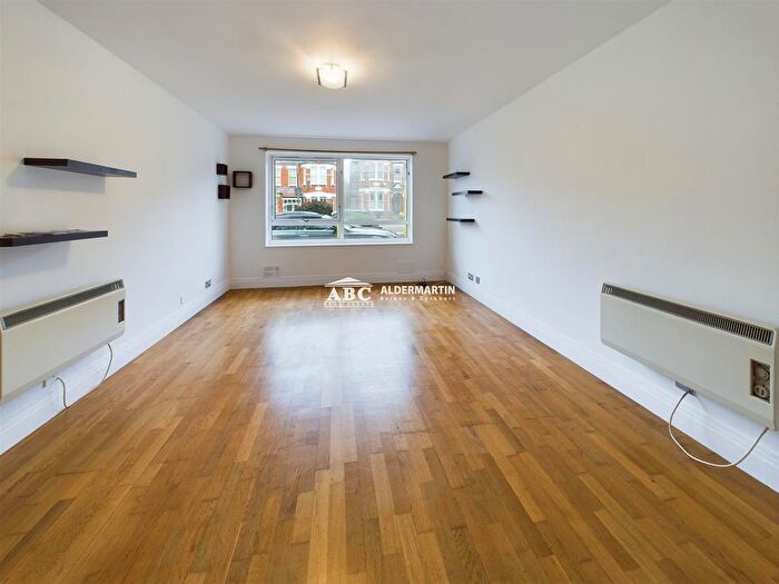1 Bedroom Flat To Rent In - Windsor Road, London, N3